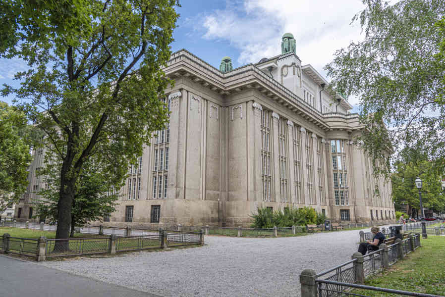 Croacia - Zagreb 42 - palacio de los Archivos Estatales Croatas.jpg